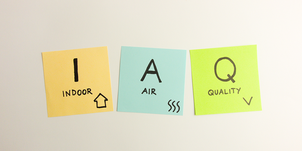 3 notes spell out indoor air quality and bring awareness to indoor pollution sources.